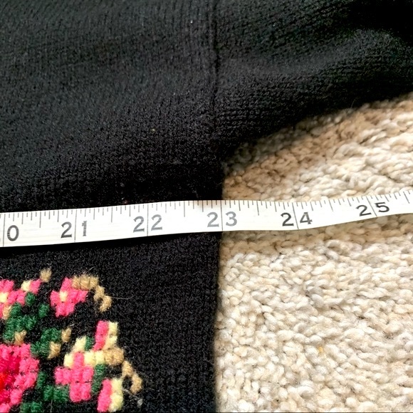 Vintage 90s Embroidered Turtleneck Sweater by Chinawear Sz L - Picture 7 of 10